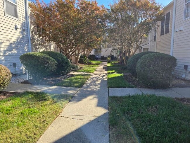 Building Photo - Wonderful 3 bedroom 1.5 bath Townhome in Williamsburg!