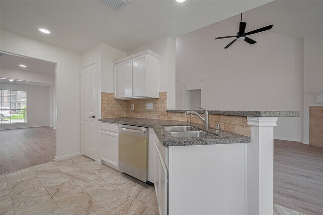 Building Photo - 3223 Candlepine Dr