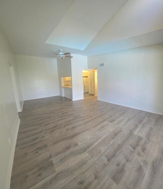 Building Photo - 202 Foxtail Dr