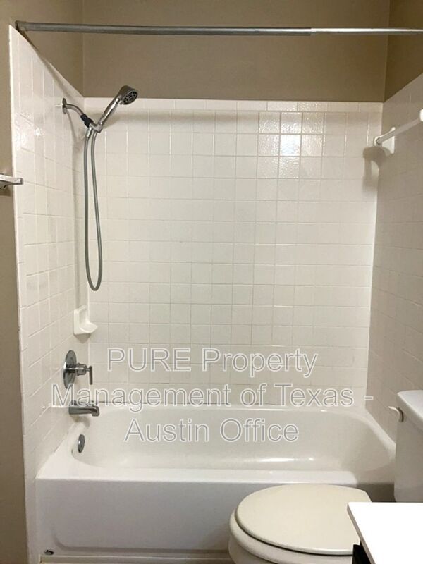 Building Photo - 10520 Dunham Forest Rd