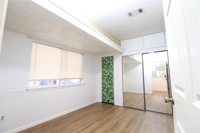 Building Photo - 3210 Cloverdale St