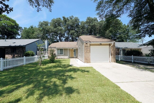 Building Photo - 104 Cedar Ridge Way
