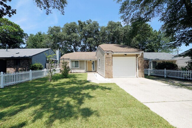 Building Photo - Great Niceville Location near Schools and NWFSC