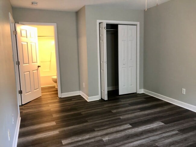 Building Photo - 2017 Grandhaven Dr