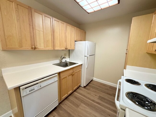 Building Photo - Updated 1 bedroom 1 bath condo in Heather ...