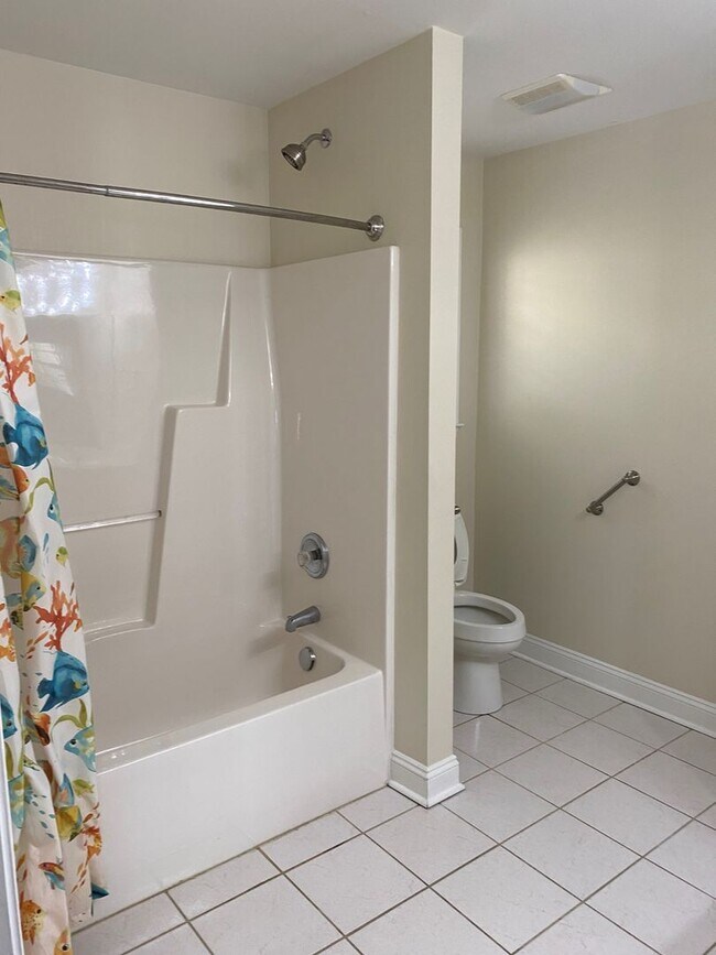 Building Photo - 4 bedroom/3 bathroom in Cypress Island community, minutes from Carolina Beach!