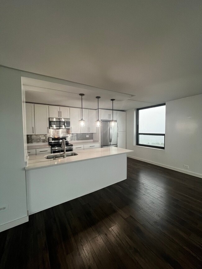 Building Photo - 5100 N Marine Dr