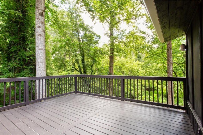 Building Photo - 629 Clairmont Cir