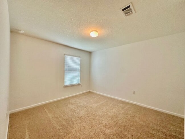 Building Photo - Beautiful 4/2/2 newer home for rent w/ community pool, playground, picnic area!