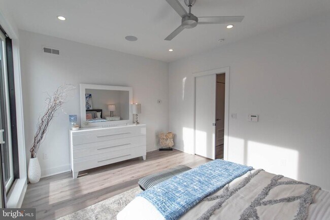 Building Photo - 105 Olive St