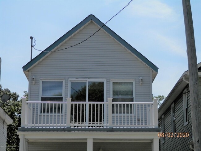 Building Photo - 613 Brinley Ave