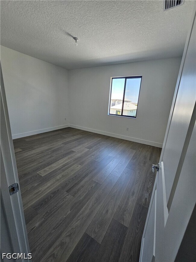 Building Photo - 5166 Julienne Rd