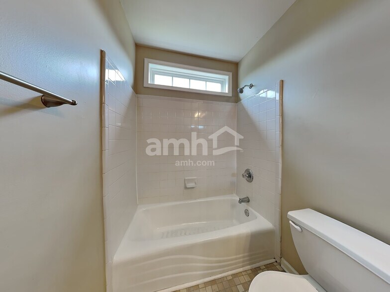 Building Photo - 3915 Red Hill Ct