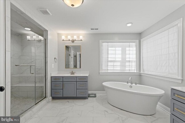 Building Photo - 2061 St Pauls Ct