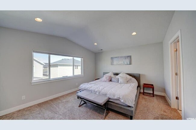 Building Photo - Beautiful 4 Bedroom Home in Midvale!