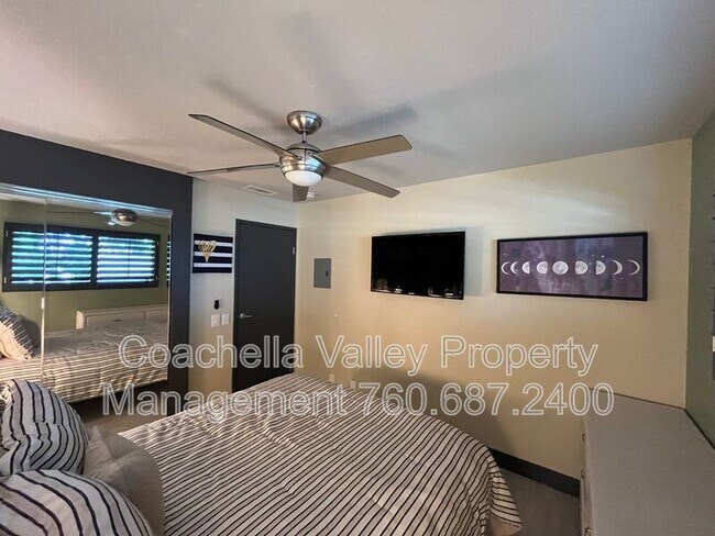 Building Photo - 2821 Los Felices Cir