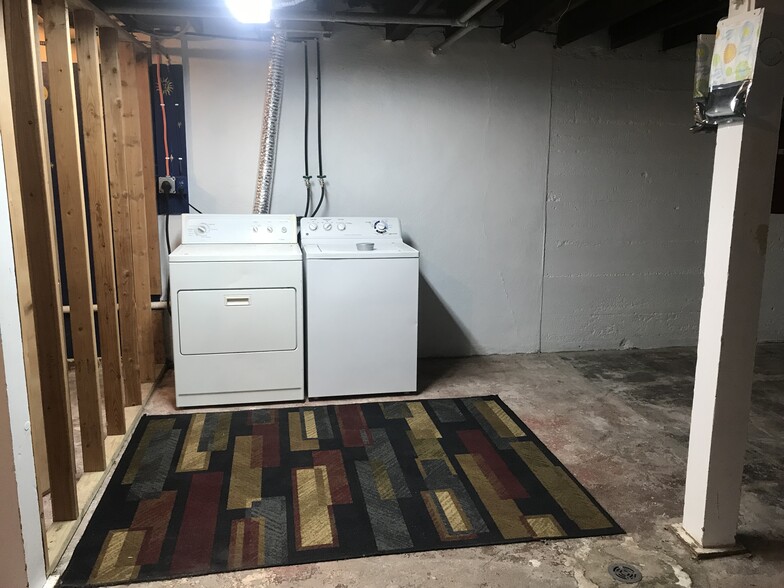 Building Photo - 415 9th St S