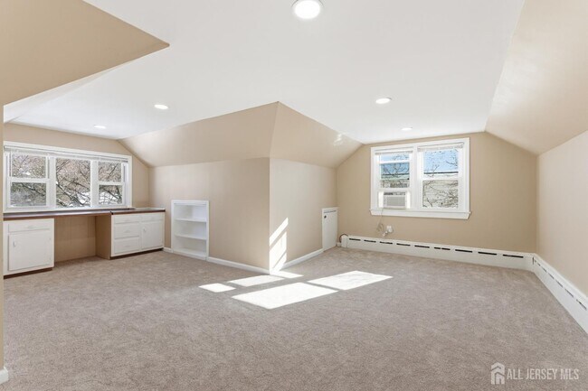 Building Photo - 219 Plainfield Rd