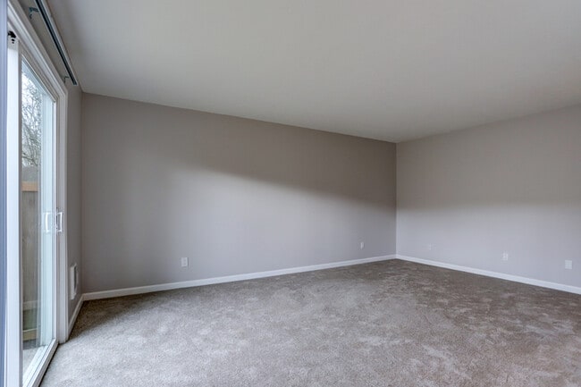 Building Photo - Look no Further, Tyee offers a SUPER 1bed/...