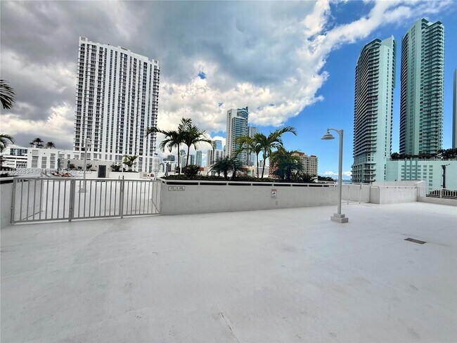 Building Photo - 275 NE 18th St