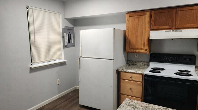 Building Photo - 2530 Cottonwood Ct
