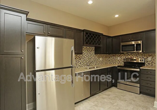 Building Photo - 2176 SW Timbertrace Ln