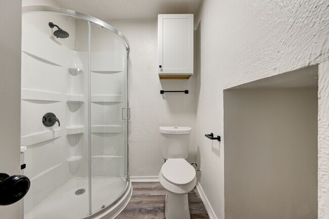 Building Photo - 727 Vicksburg Ave