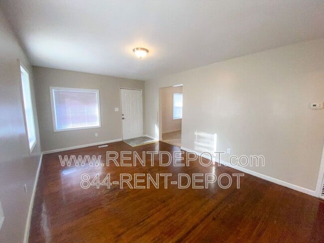 Building Photo - 1540 SE Riverside Dr