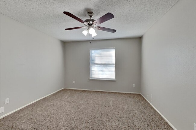 Building Photo - 10018 Rippling Fields Dr