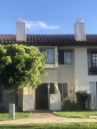 Building Photo - 243 Espanas Glen