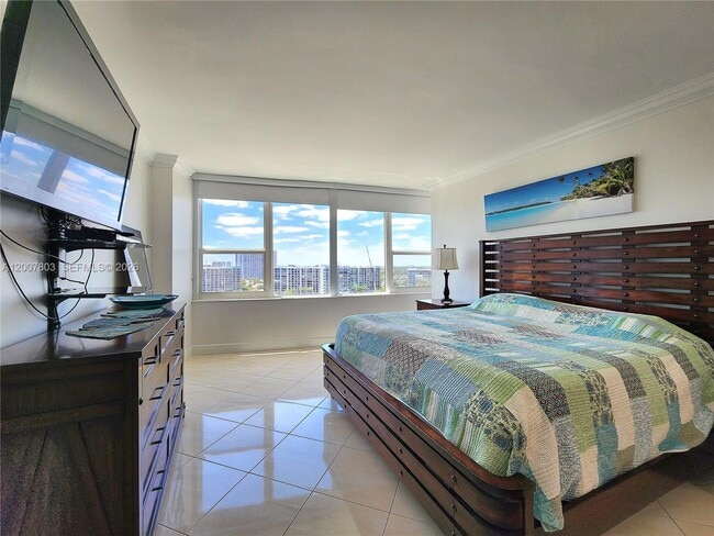 Building Photo - 3505 S Ocean Dr