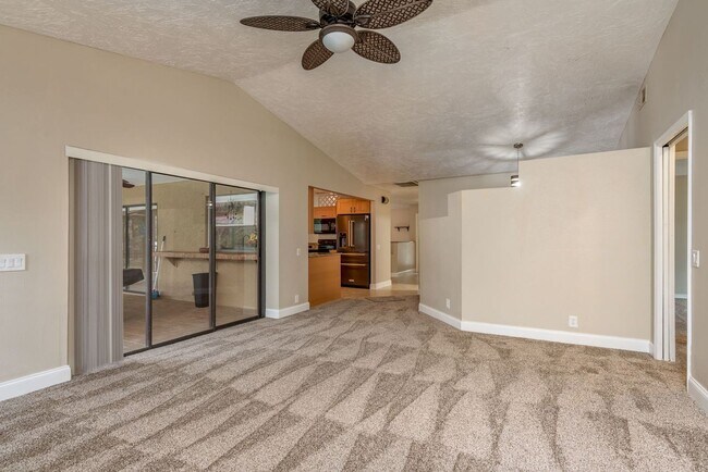 Building Photo - Pool Home Near Florida Beaches