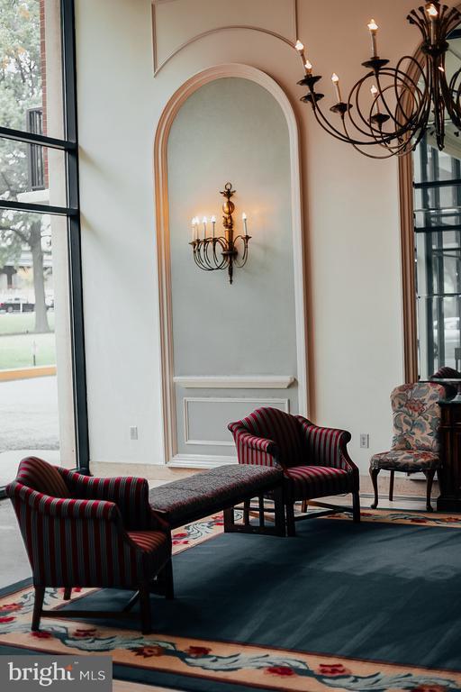 Building Photo - 1300 Army Navy Dr