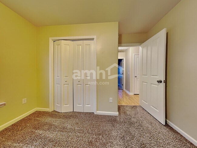 Building Photo - 90 Summer Hill Way