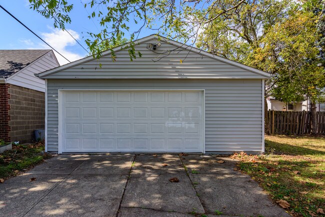 Building Photo - 19610 Shawnee Ave