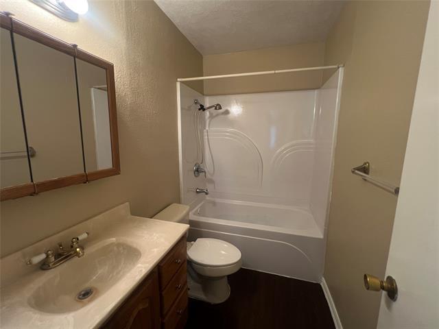 Building Photo - 2914 Ravine Cir