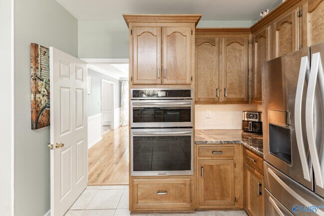 Building Photo - 15033 Greentree Trail SE