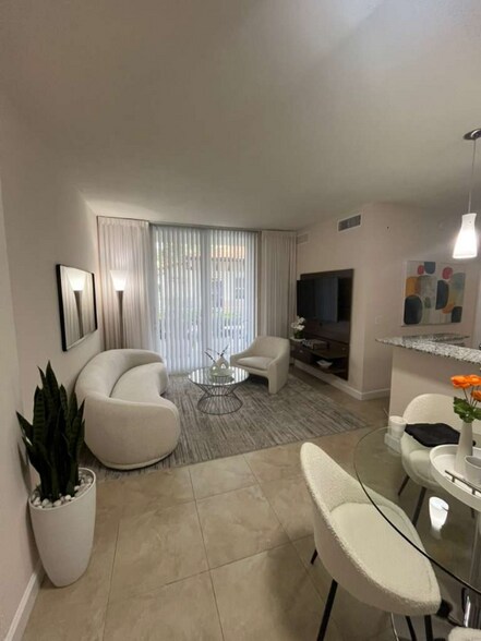 Building Photo - 79 ave 53st Ave