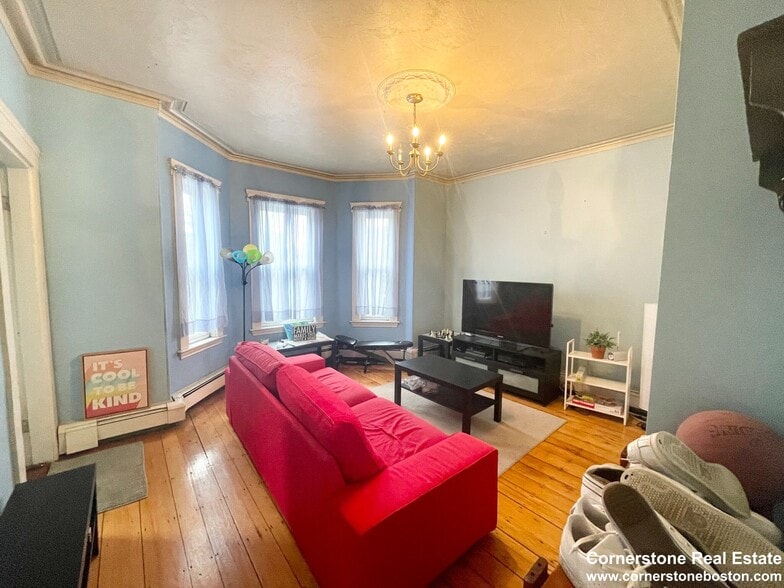 Building Photo - 1572 Tremont St