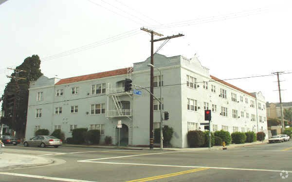 Building Photo - 1056 S Normandie Ave