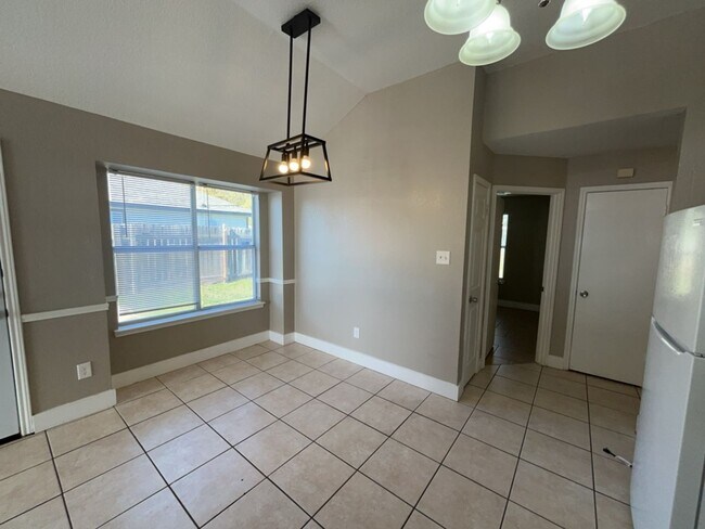 Building Photo - 709 Lisa Ln