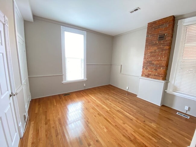 Building Photo - 885 Dennison Ave