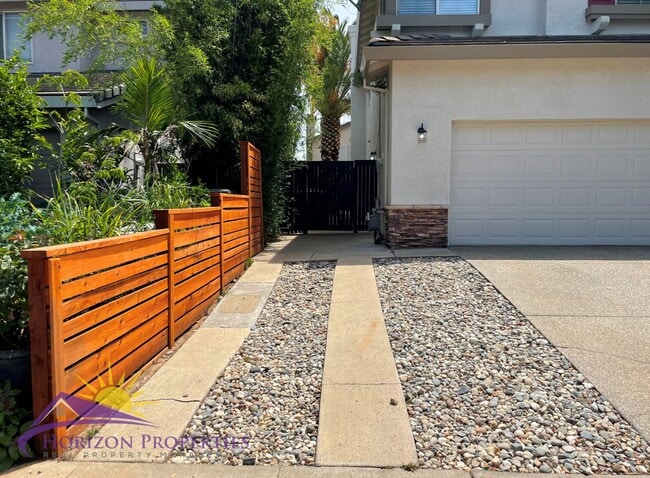 Building Photo - Spacious 5 Bed 3 Bath 2,136 Sq. Ft. Sheldon Pacific Home in Elk Grove