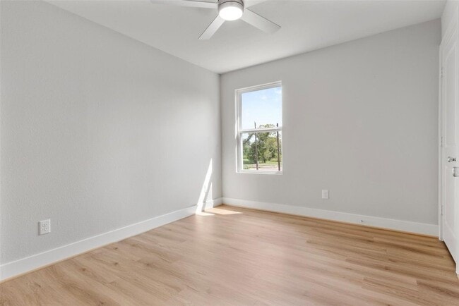 Building Photo - 1222 E 33rd St