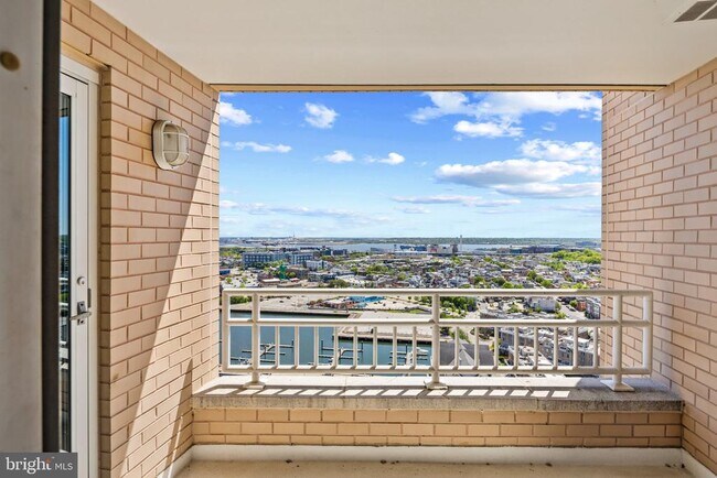 Building Photo - 100 Harborview Dr