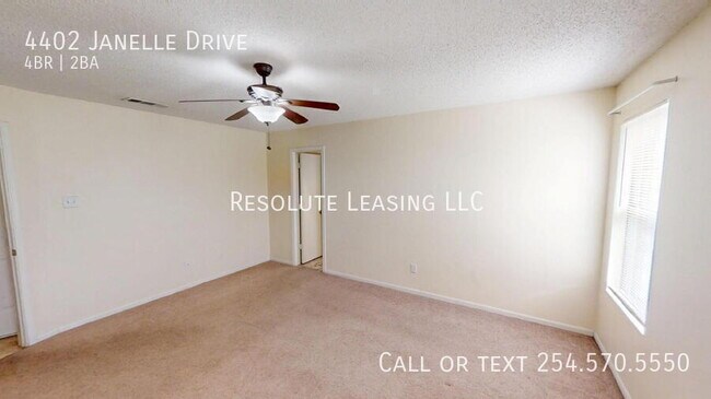 Building Photo - 4402 Janelle Dr