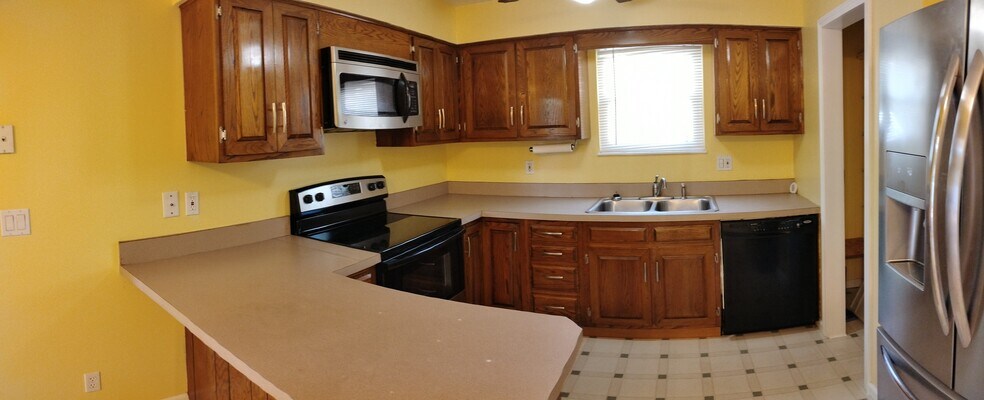 Building Photo - 529 Strawberry Hill Rd