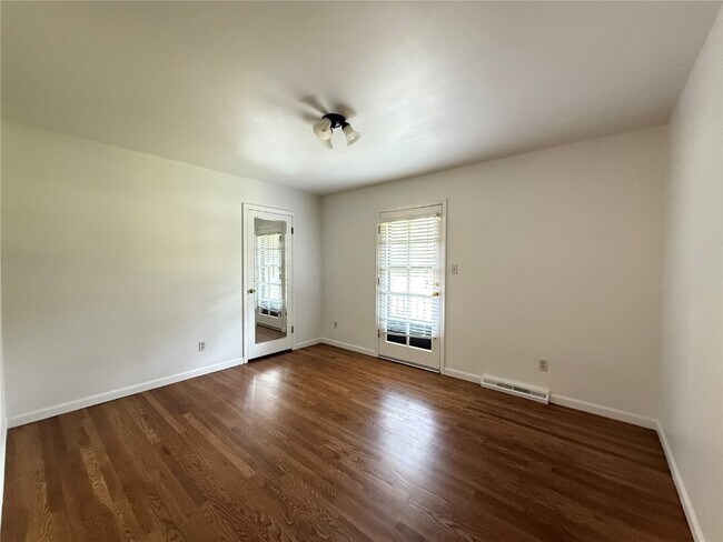 Building Photo - 1133 Westmoor Pl