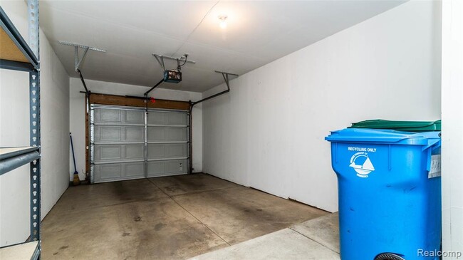 Building Photo - 3106 Chesapeake Cir