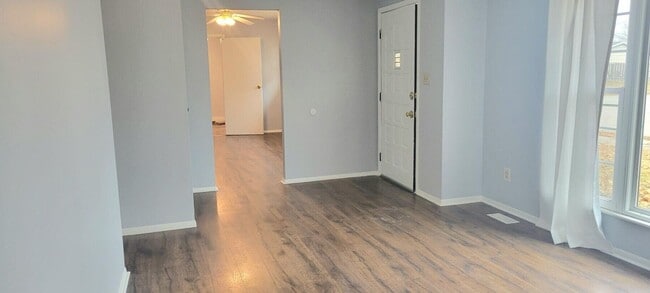Building Photo - 4 Bedroom 1.5 bath in Argenta Oreana School District!